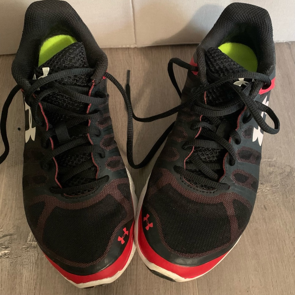 Under Amour micro-charged tennis shoes. Size 8. Black/red. Used good condition